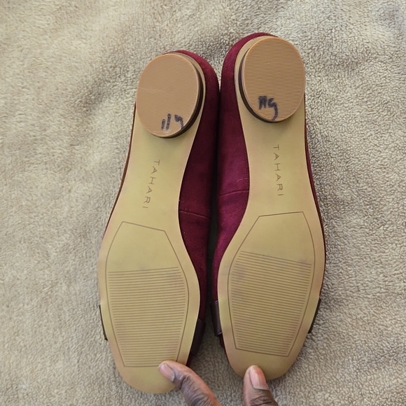 Tahari Venice Maroon Ballerina Flats with Golden Buckle Size 8M - Picture 4 of 8
